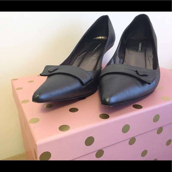 Claudia Ciuti Pewter pump w button - Picture 6 of 8